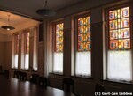 Eén van de zalen achter de kerk, met glas in lood
<br/>
Gert-Jan Lobbes, 2015